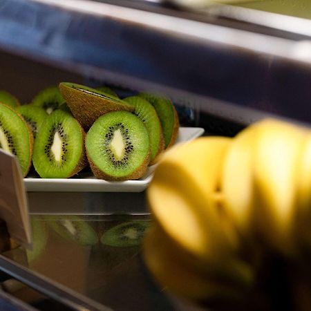 โซฟิเทลลอนดอนแกทวิคโฮเต็ล Hotel ฮอร์เลย์ ภายนอก รูปภาพ "Kiwifruit"