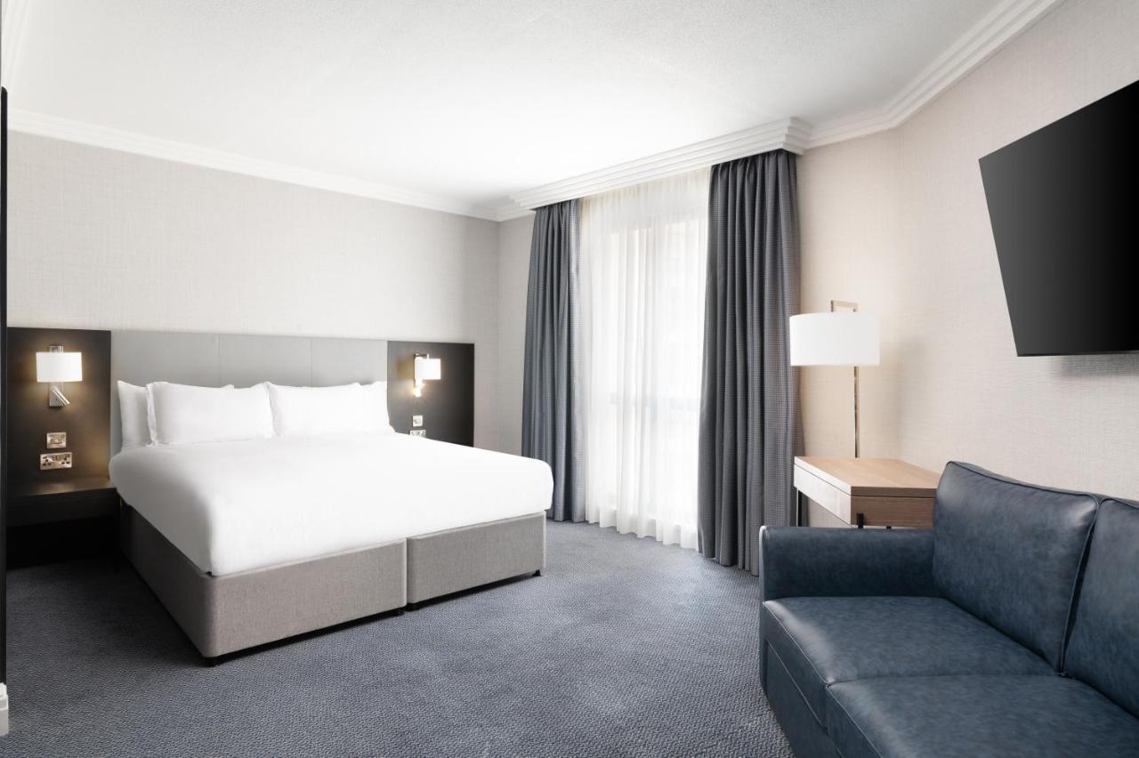 โซฟิเทลลอนดอนแกทวิคโฮเต็ล Hotel ฮอร์เลย์ ภายนอก รูปภาพ A room at the Hilton Dublin