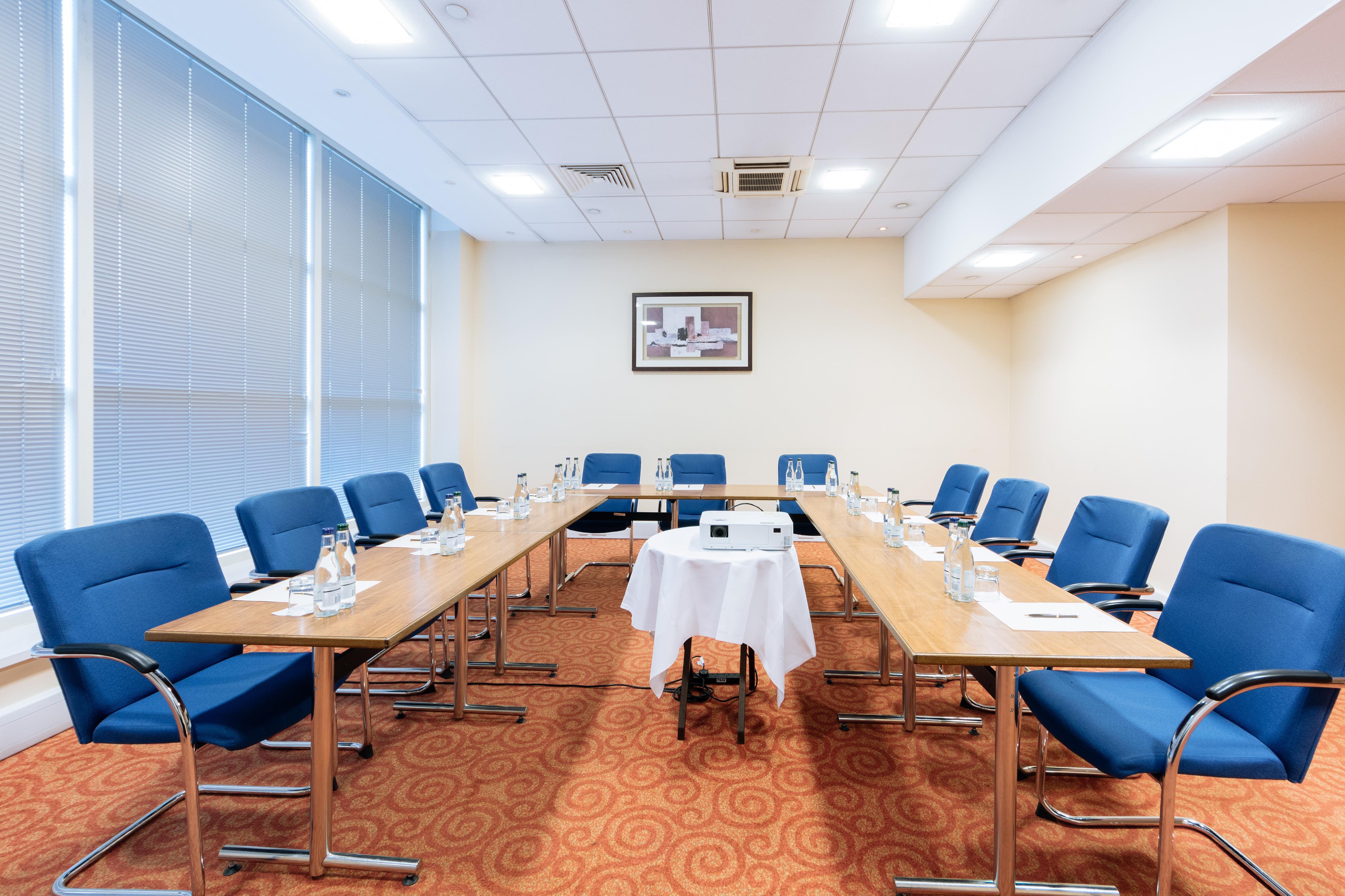 โซฟิเทลลอนดอนแกทวิคโฮเต็ล Hotel ฮอร์เลย์ ภายนอก รูปภาพ Meeting room at the hotel