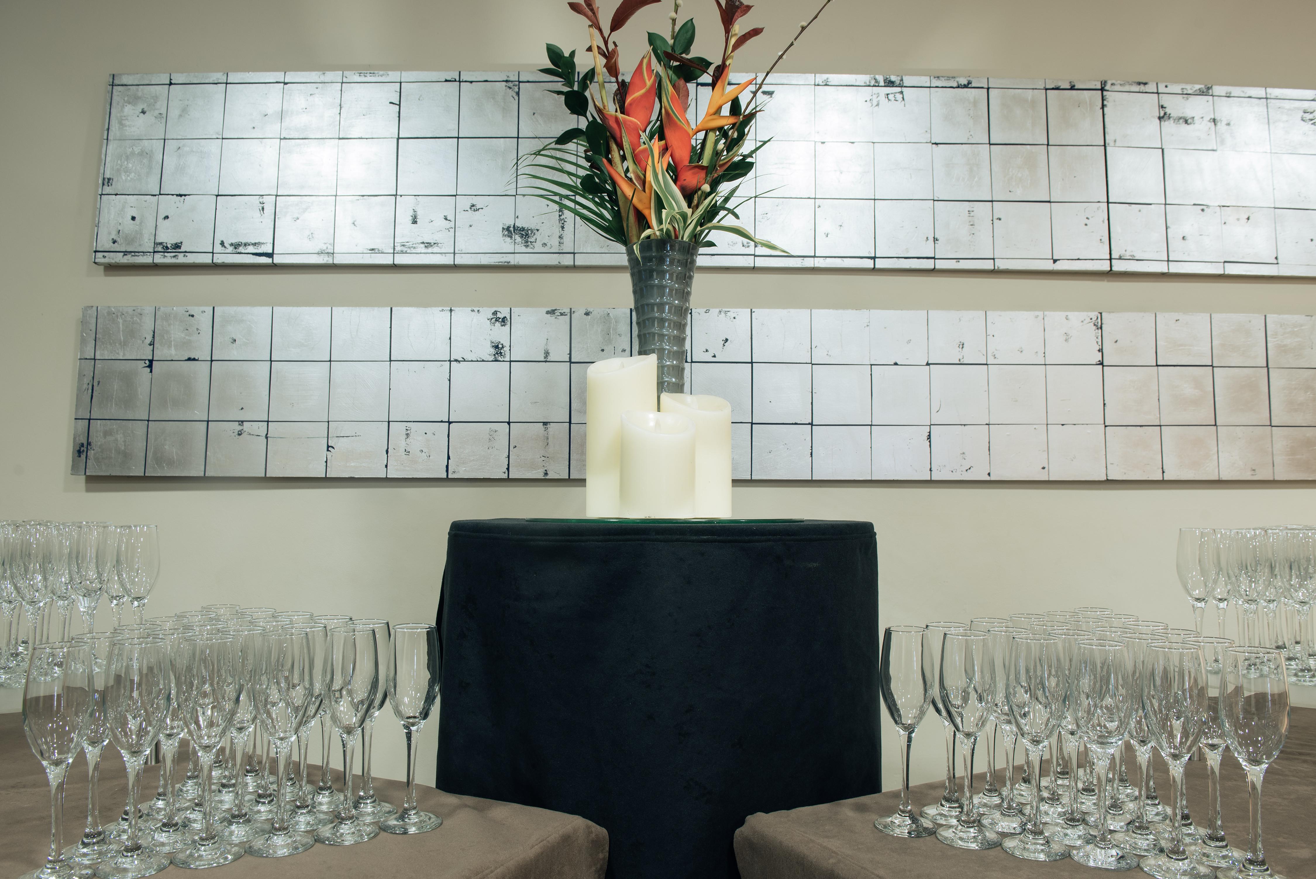 โซฟิเทลลอนดอนแกทวิคโฮเต็ล Hotel ฮอร์เลย์ ภายนอก รูปภาพ The table of the wedding ceremony