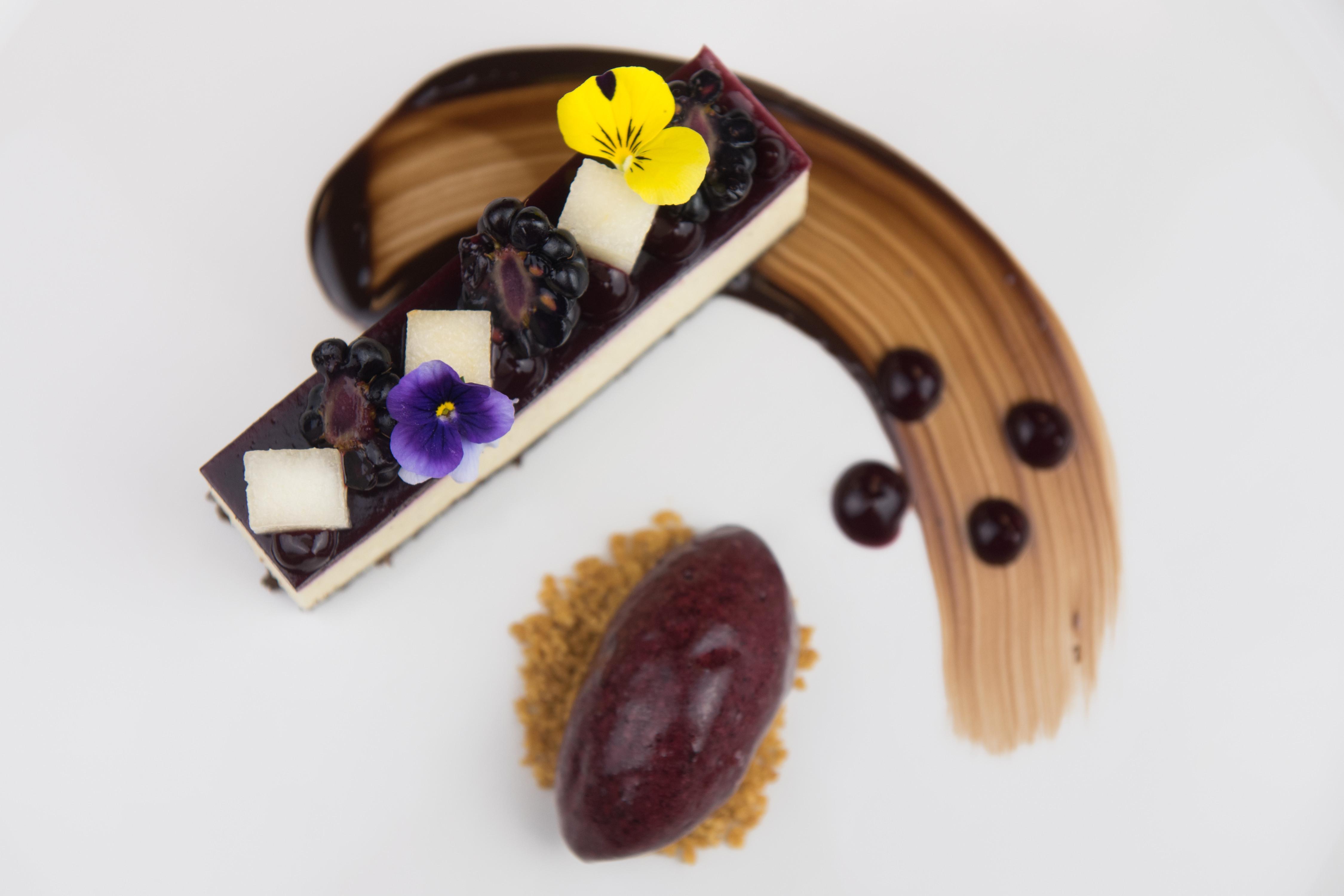 โซฟิเทลลอนดอนแกทวิคโฮเต็ล Hotel ฮอร์เลย์ ภายนอก รูปภาพ Food plating