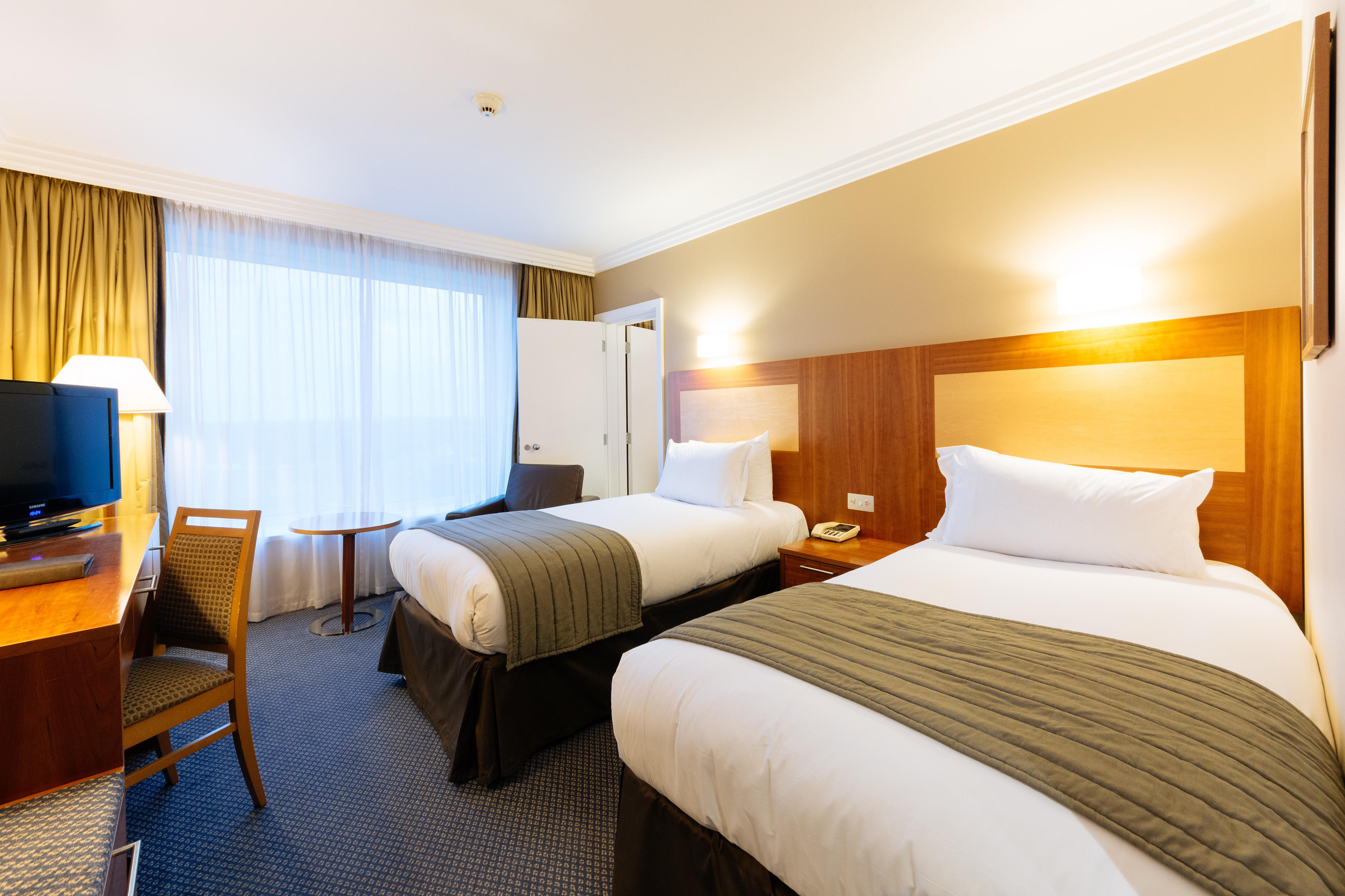 โซฟิเทลลอนดอนแกทวิคโฮเต็ล Hotel ฮอร์เลย์ ภายนอก รูปภาพ A room at the hotel