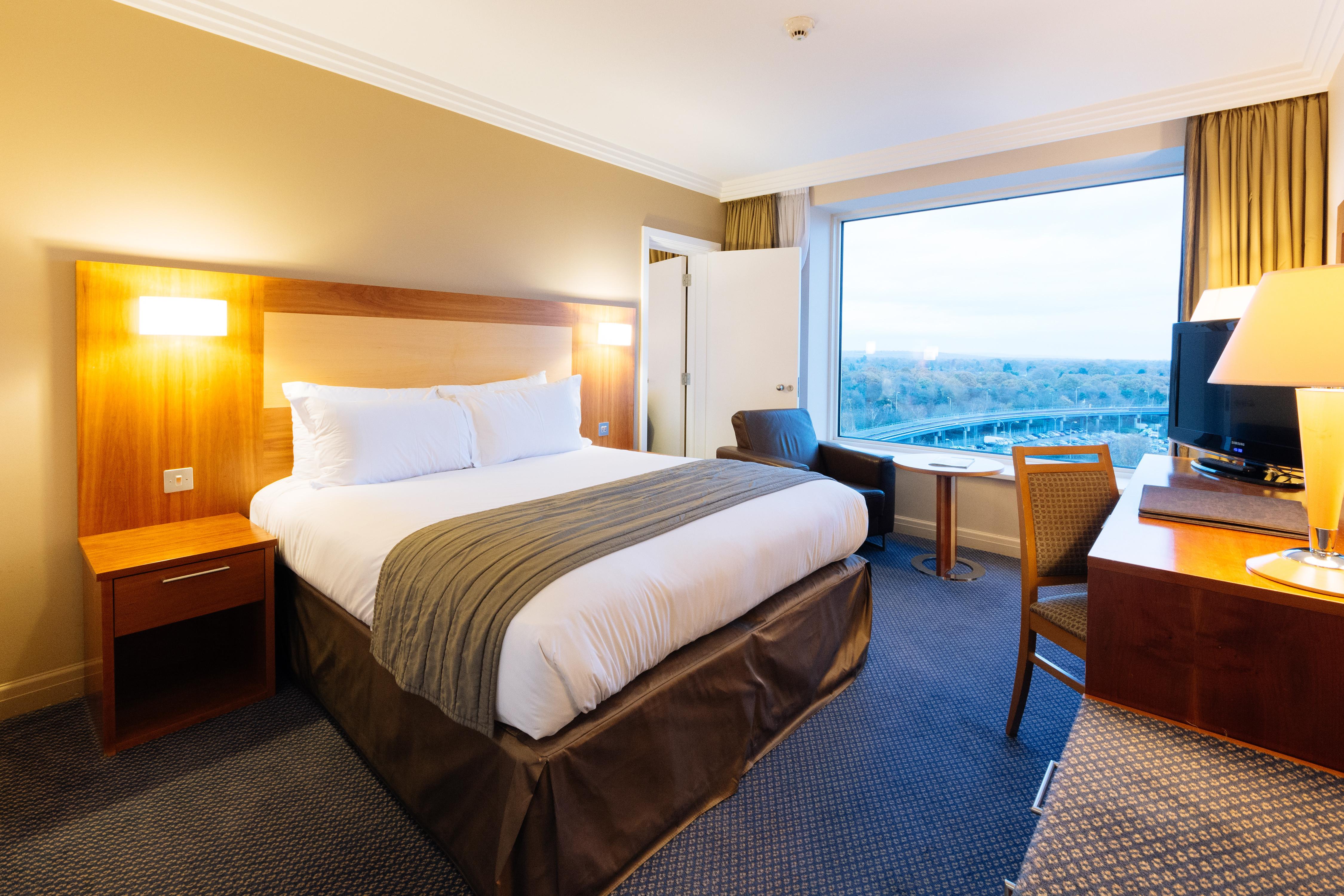 โซฟิเทลลอนดอนแกทวิคโฮเต็ล Hotel ฮอร์เลย์ ภายนอก รูปภาพ A room at the hotel