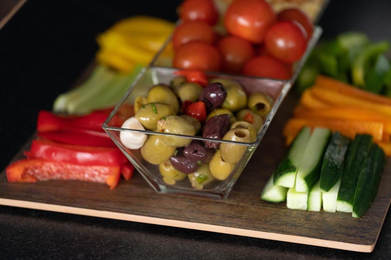 โซฟิเทลลอนดอนแกทวิคโฮเต็ล Hotel ฮอร์เลย์ ภายนอก รูปภาพ Oliven and vegetables
