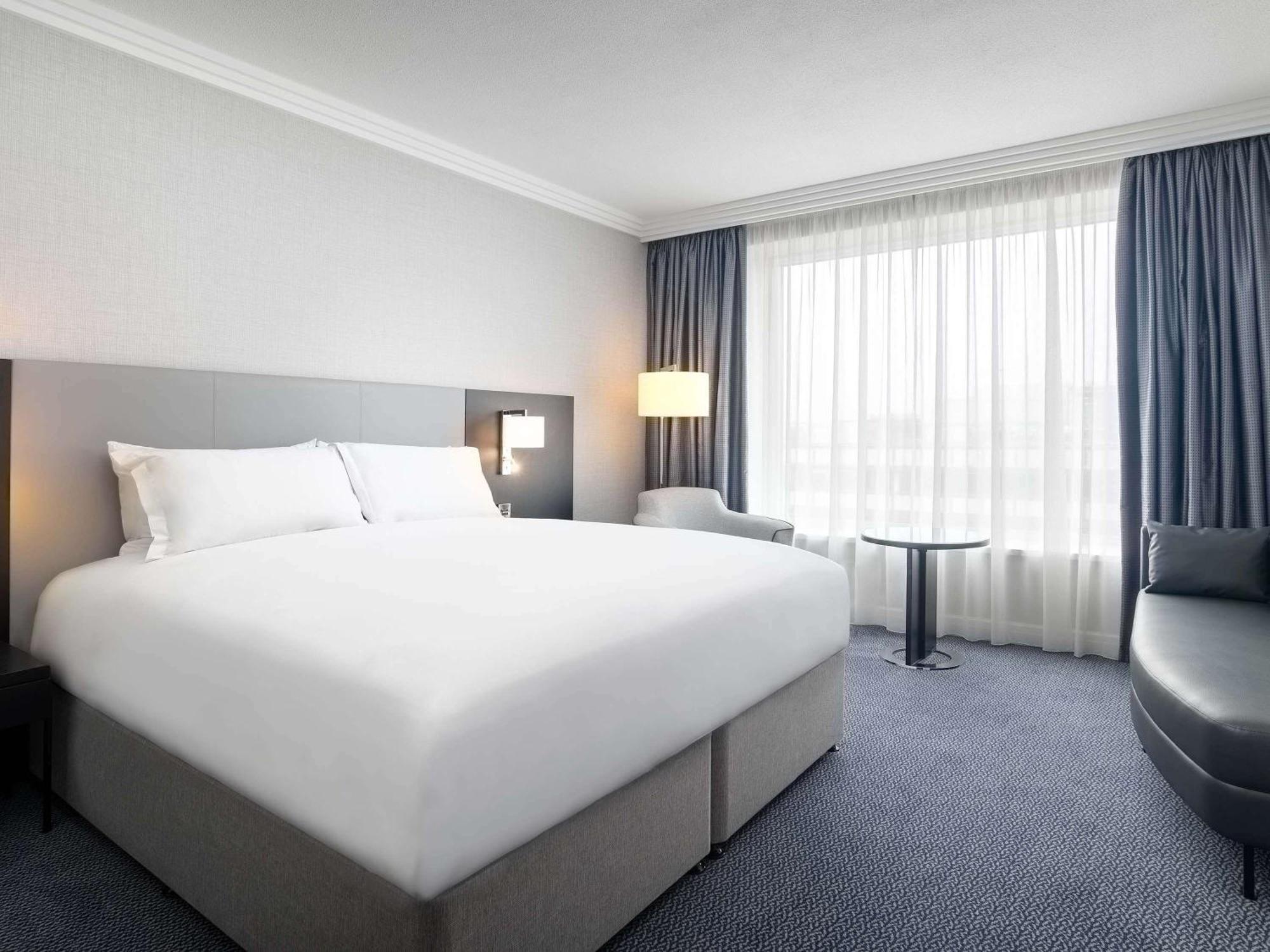 โซฟิเทลลอนดอนแกทวิคโฮเต็ล Hotel ฮอร์เลย์ ภายนอก รูปภาพ
