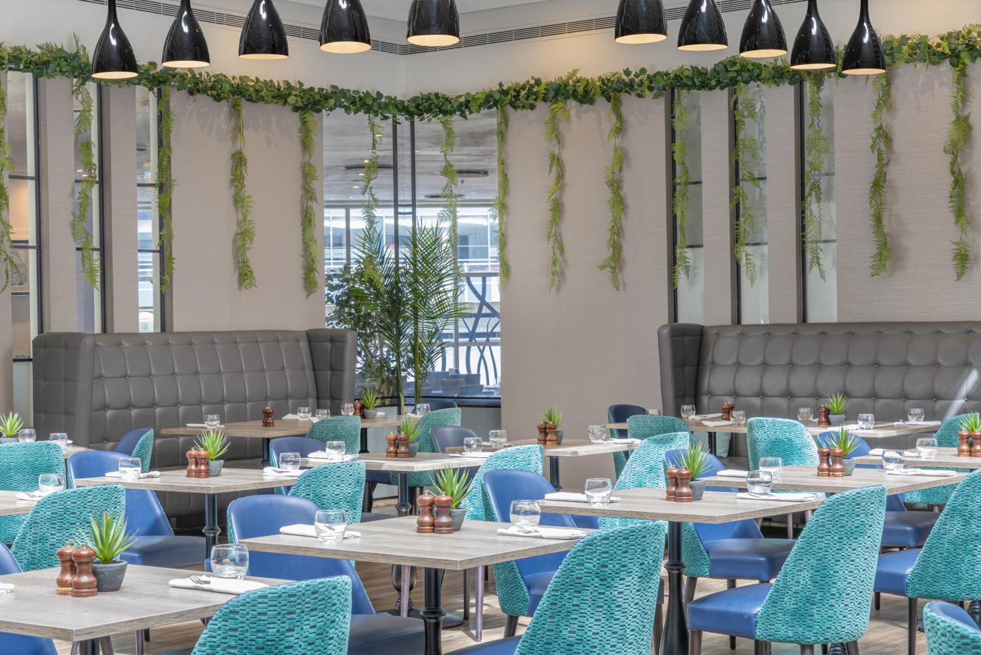 โซฟิเทลลอนดอนแกทวิคโฮเต็ล Hotel ฮอร์เลย์ ภายนอก รูปภาพ The interior of the restaurant
