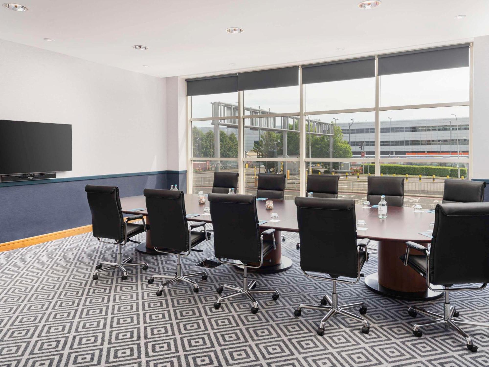 โซฟิเทลลอนดอนแกทวิคโฮเต็ล Hotel ฮอร์เลย์ ภายนอก รูปภาพ Meeting room at the airport