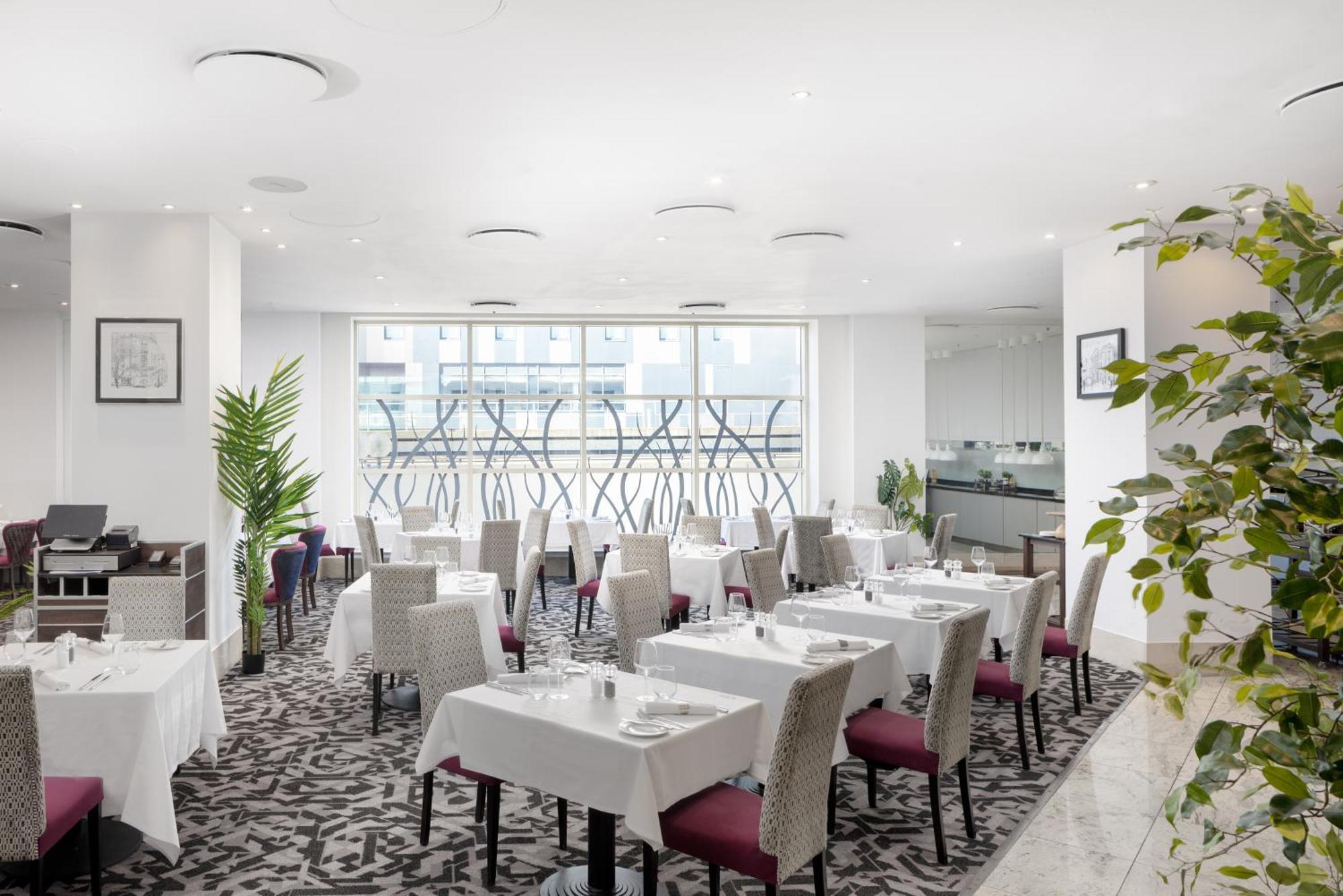 โซฟิเทลลอนดอนแกทวิคโฮเต็ล Hotel ฮอร์เลย์ ภายนอก รูปภาพ The restaurant